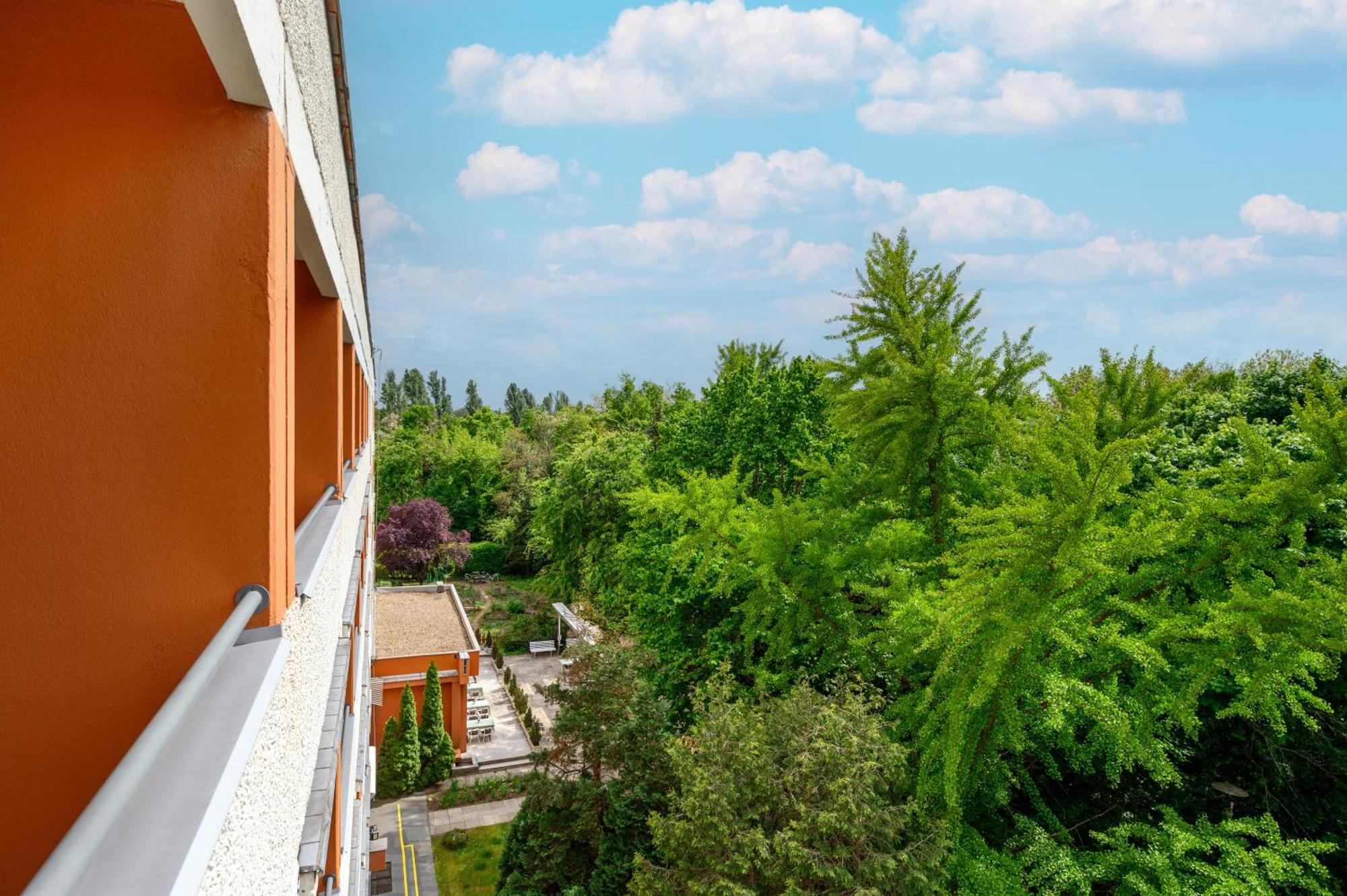 Ibis Citysouth 3*